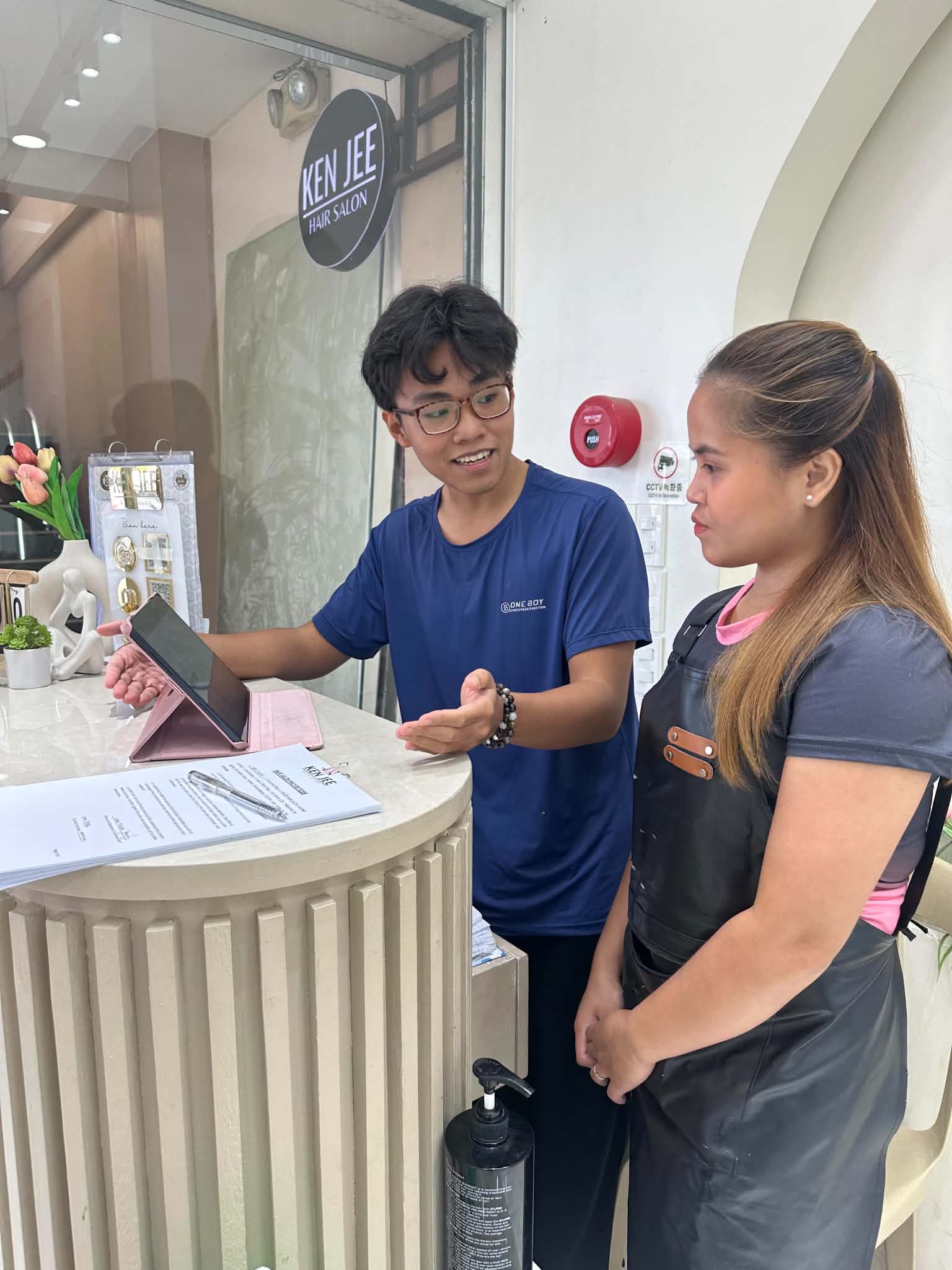 Kenjee staff trying the Kairo queue during a walk-in rush